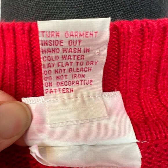 Vintage Christmas Red Cardigan With Embroidered Penguins & Snowmen Theme - Picture 8 of 8